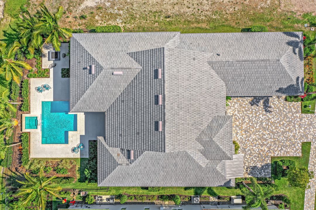 16724 Enclave Cir, Naples, FL 34110