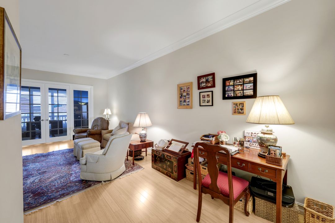1895 Les Chateaux Blvd #302, Naples, FL 34109