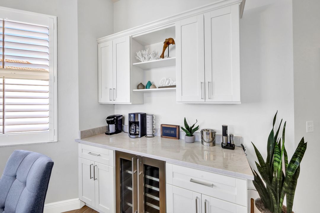 460 Launch Cir #604, Naples, FL 34108