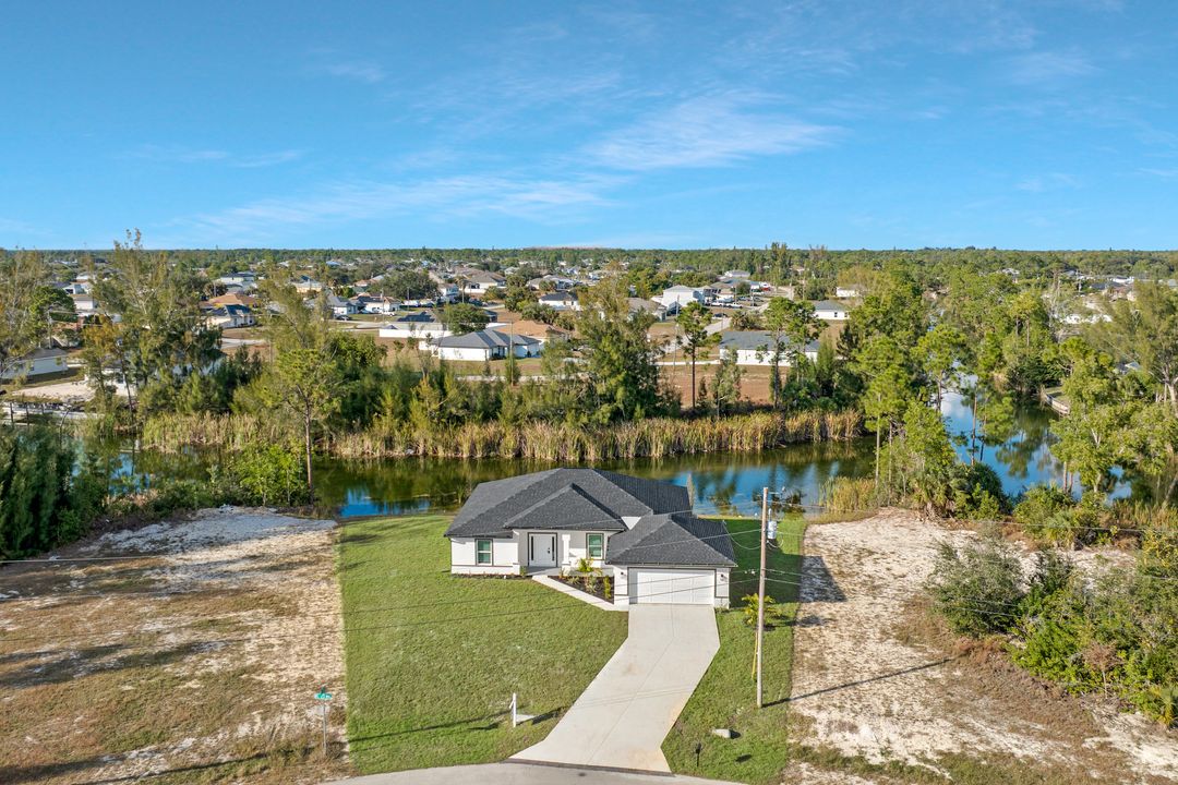 2303 NE 39th St, Cape Coral, FL 33909