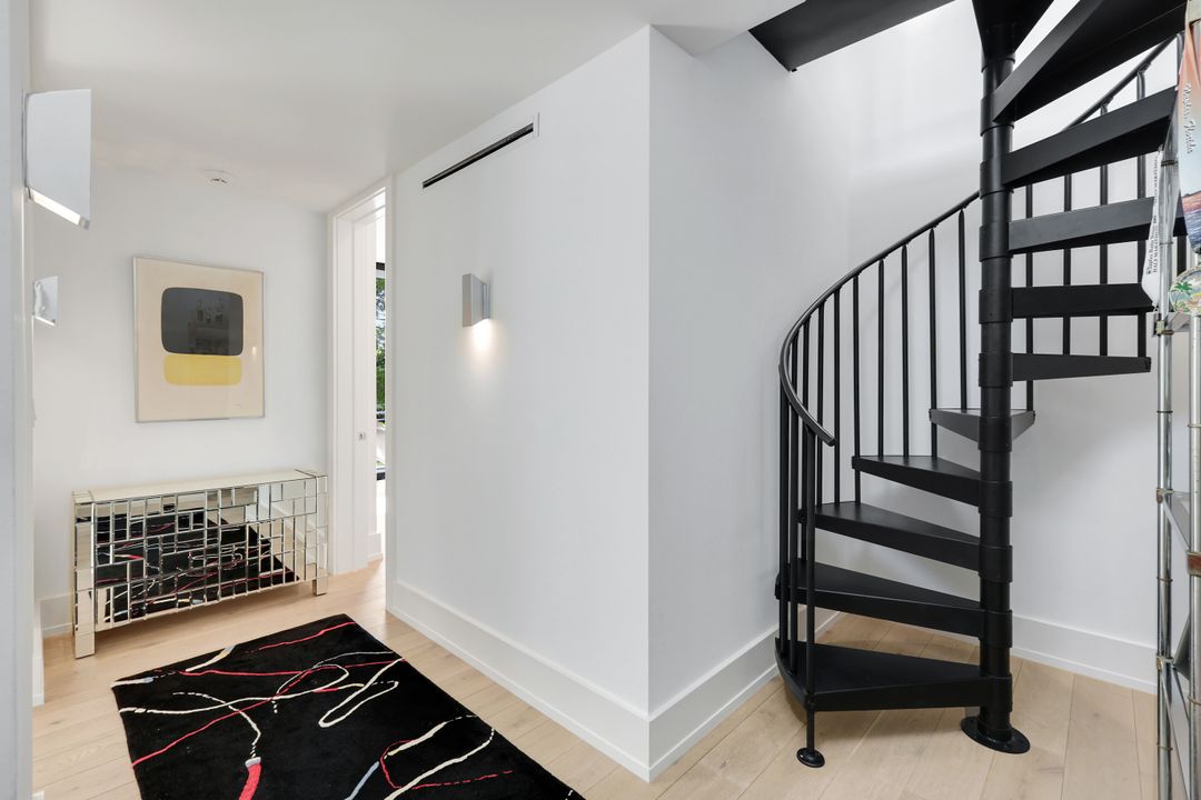 335 Banyan Blvd, Naples, FL 34102