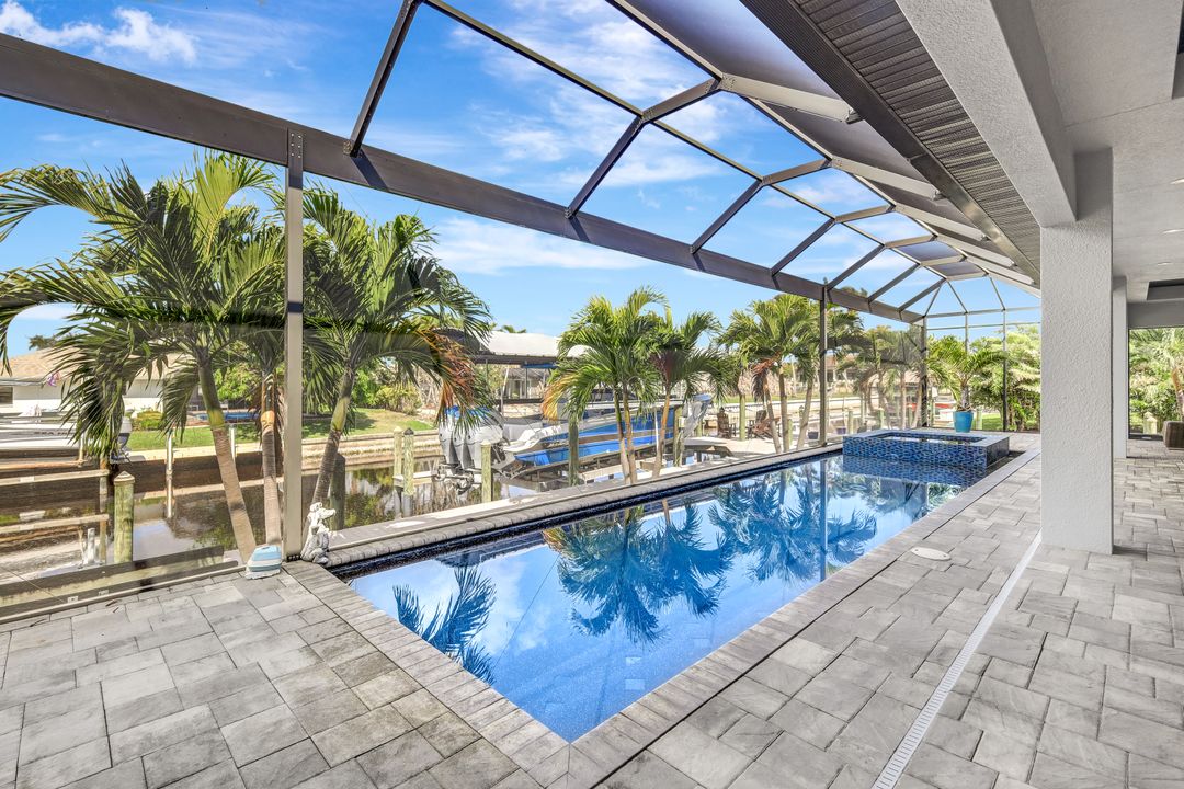 1135 Lorraine Ct, Cape Coral, FL 33904