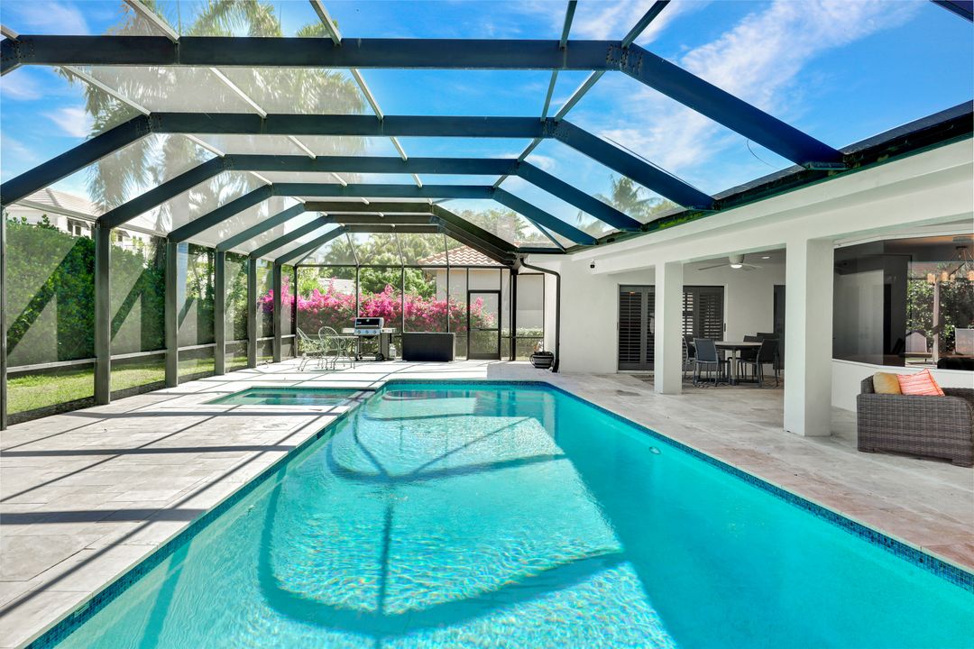 557 Parkwood Ln, Naples, FL 34103