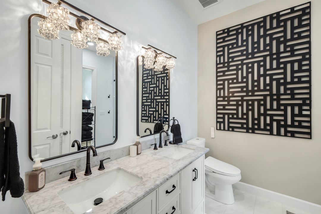 9075 Breakwater Dr, Naples, FL 34120