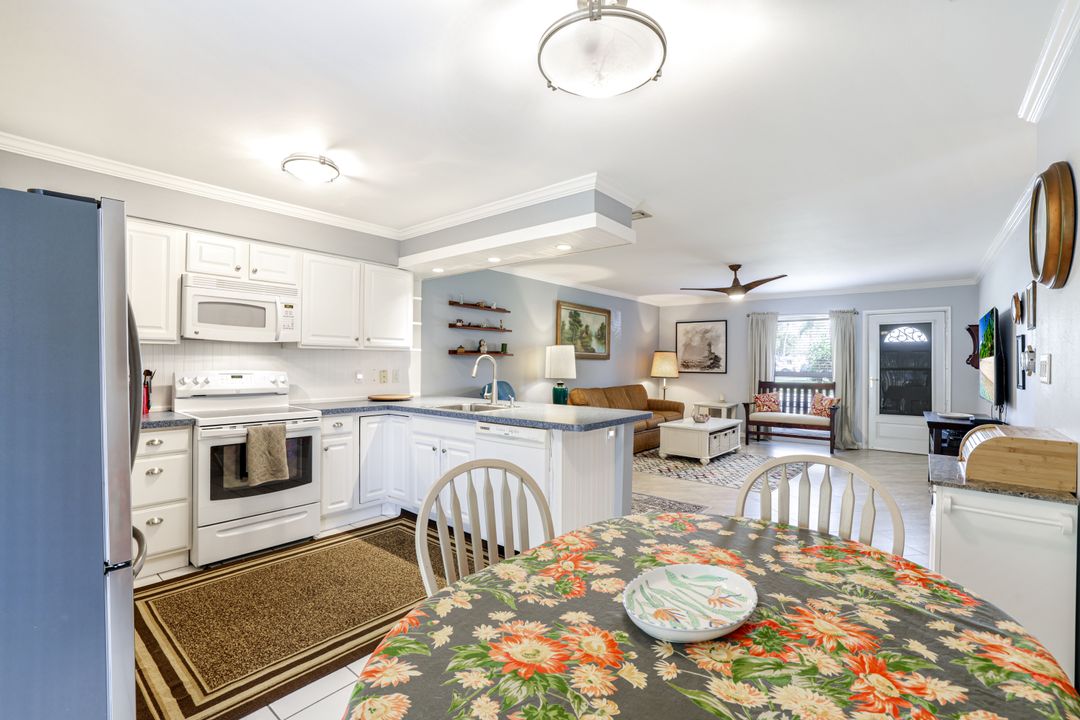 561 Palm View Dr, Naples, FL 34110