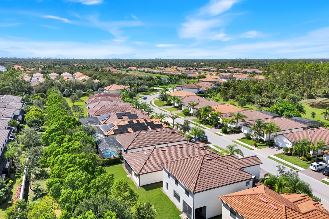 4264 Raffia Palm Cir, Naples, FL 34119