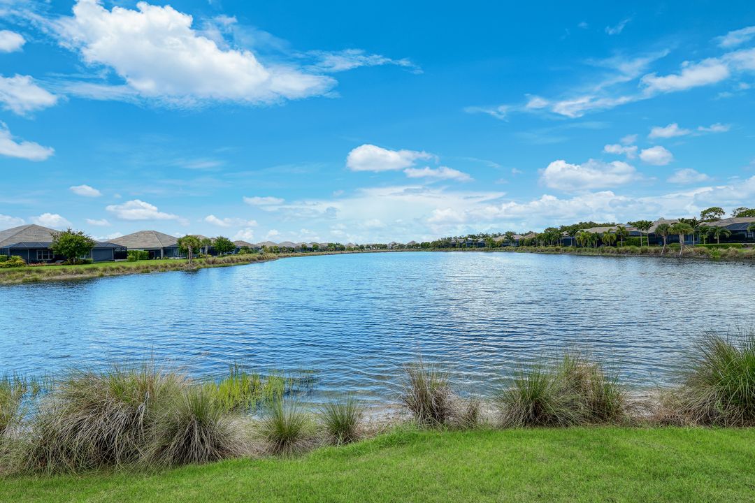 6485 Arriba Ave, Naples, FL 34113