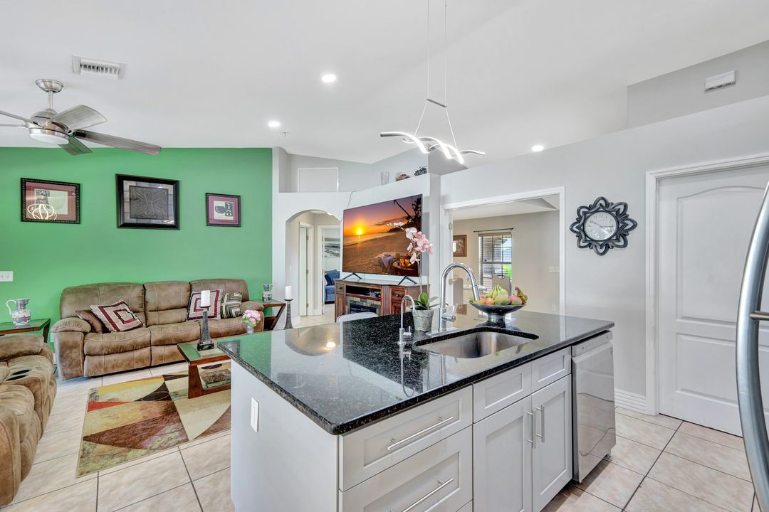 1206 NE 5th Ave, Cape Coral, FL 33909