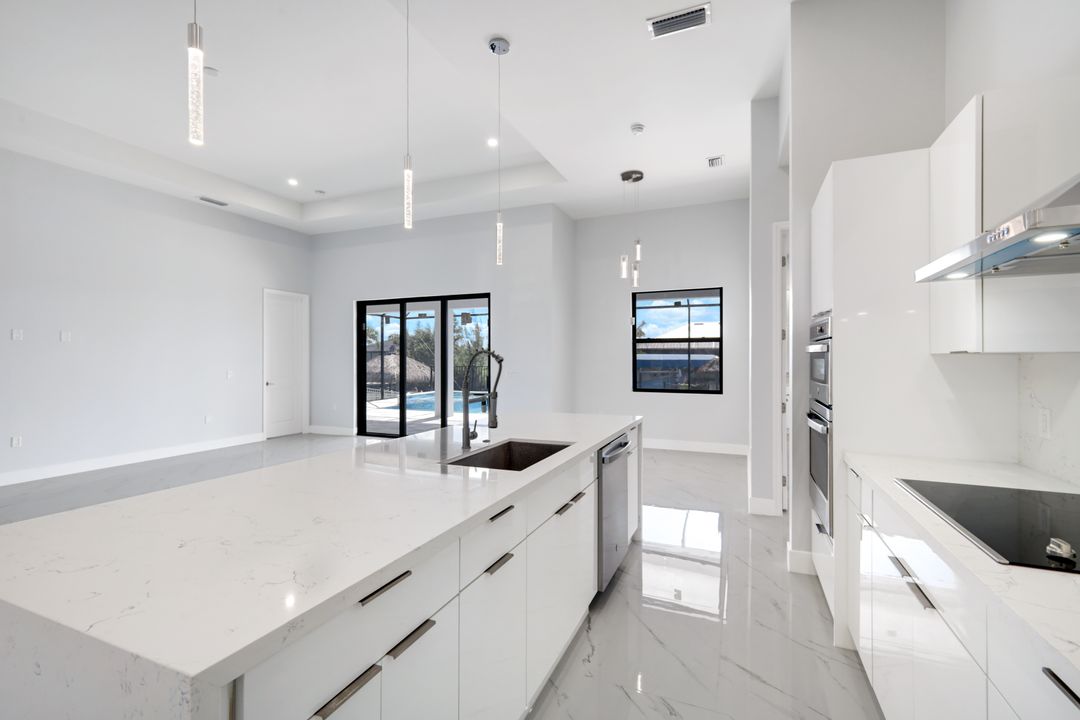 1613 NW 39th Ave, Cape Coral, FL 33993
