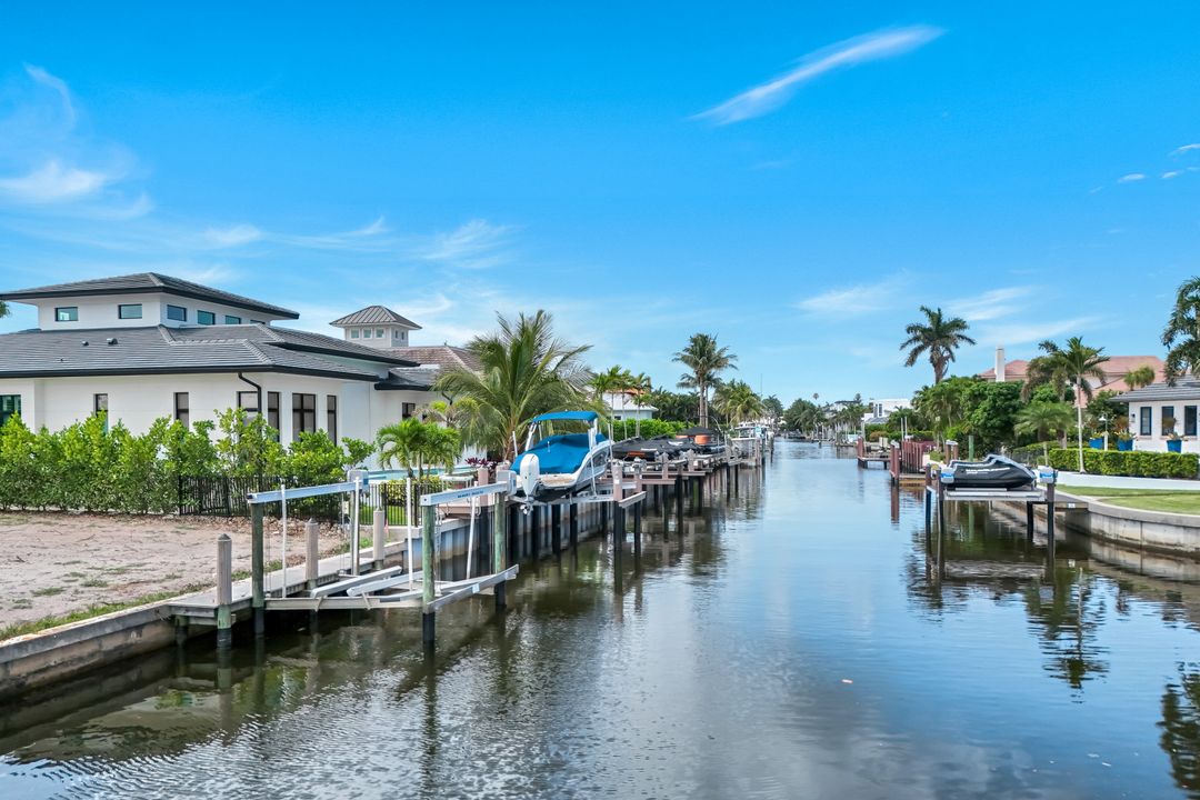 2156 Tarpon Rd, Naples, FL 34102