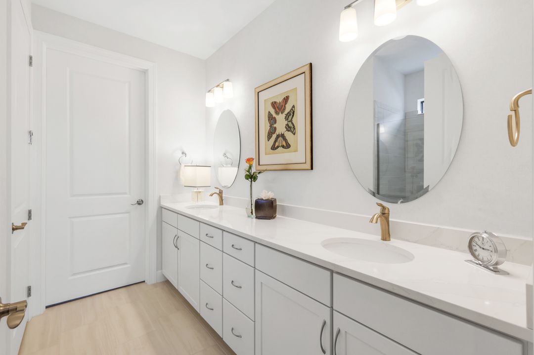 9721 Everglades Dr, Naples, FL 34120