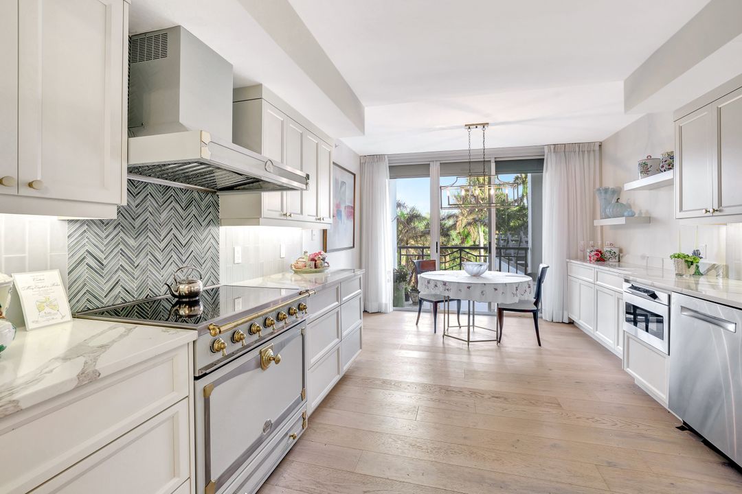 7515 Pelican Bay Blvd #4b, Naples, FL 34108