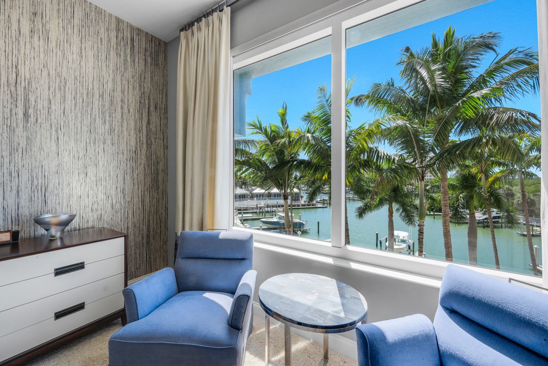 13675 Vanderbilt Dr #406, Naples, FL 34110