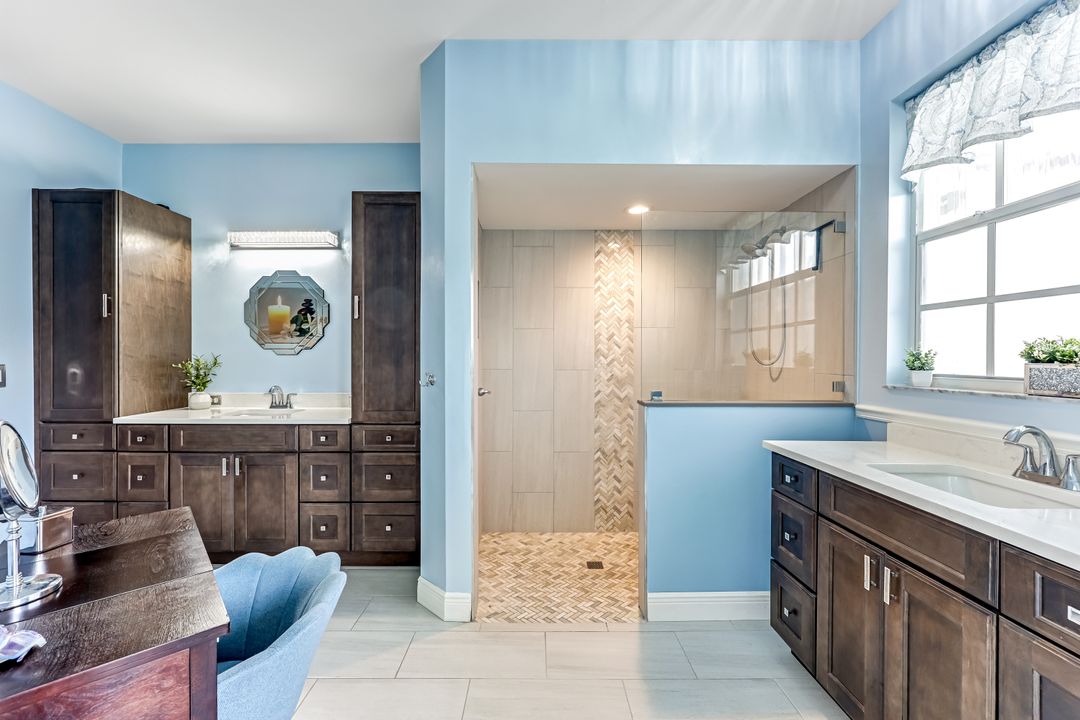 2041 Crestview Way, Naples, FL 34119