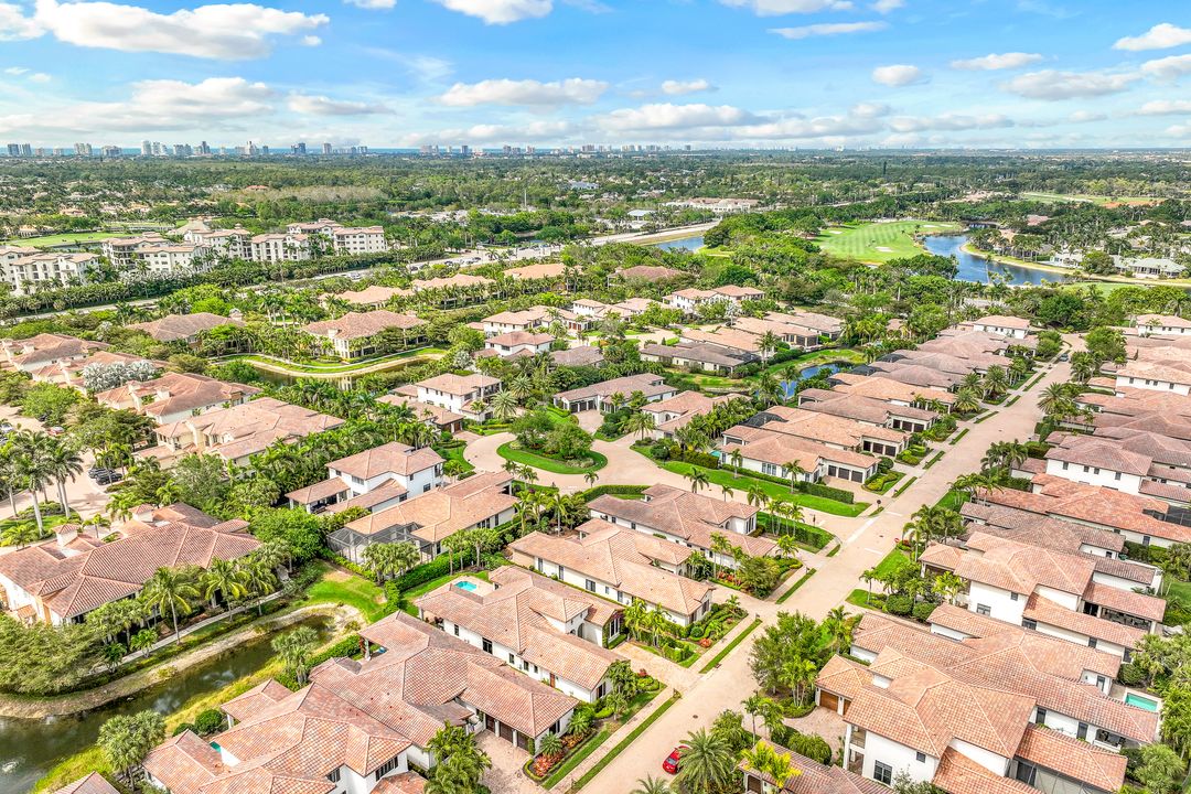 2239 Residence Cir, Naples, FL 34105