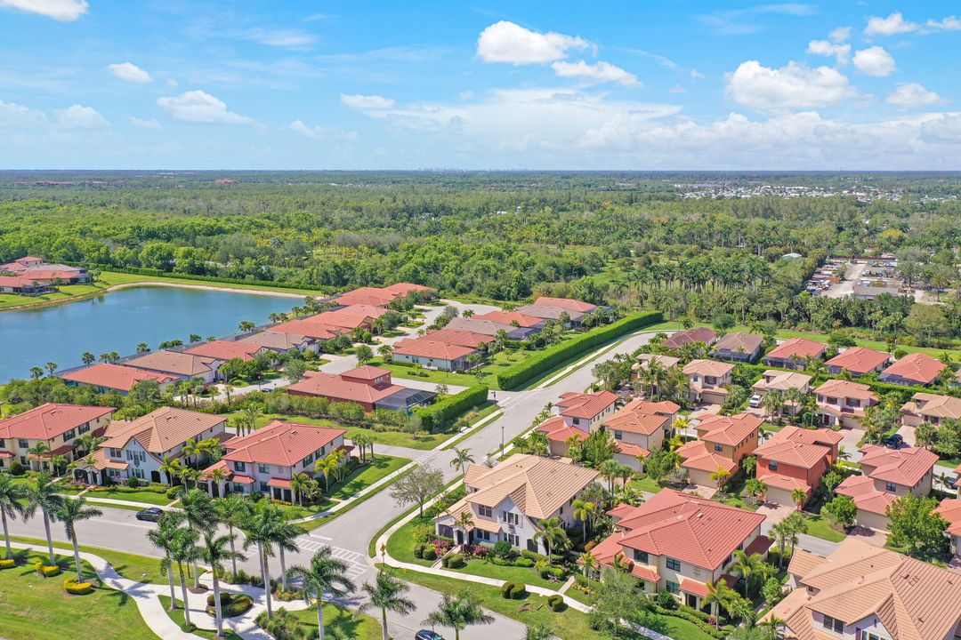 1423 Santiago Cir #1702, Naples, FL 34113