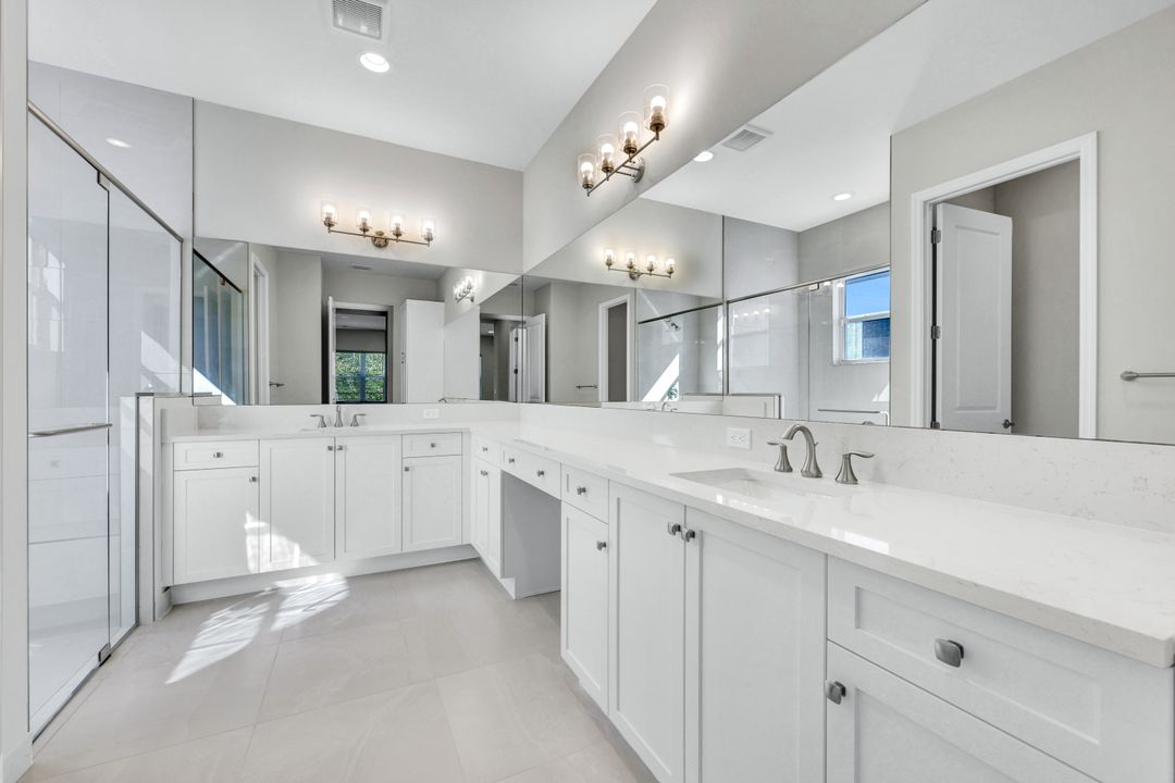 2581 Kingfisher Dr, Naples, FL 34112