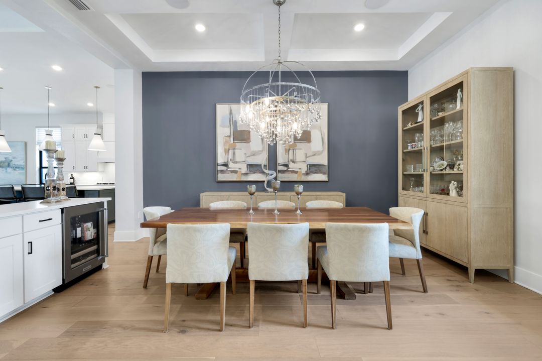 16221 Verilyn Cir, Naples, FL 34110