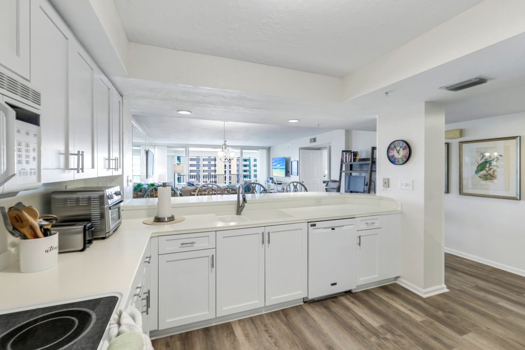 21 Bluebill Ave  #905, Naples, FL 34108