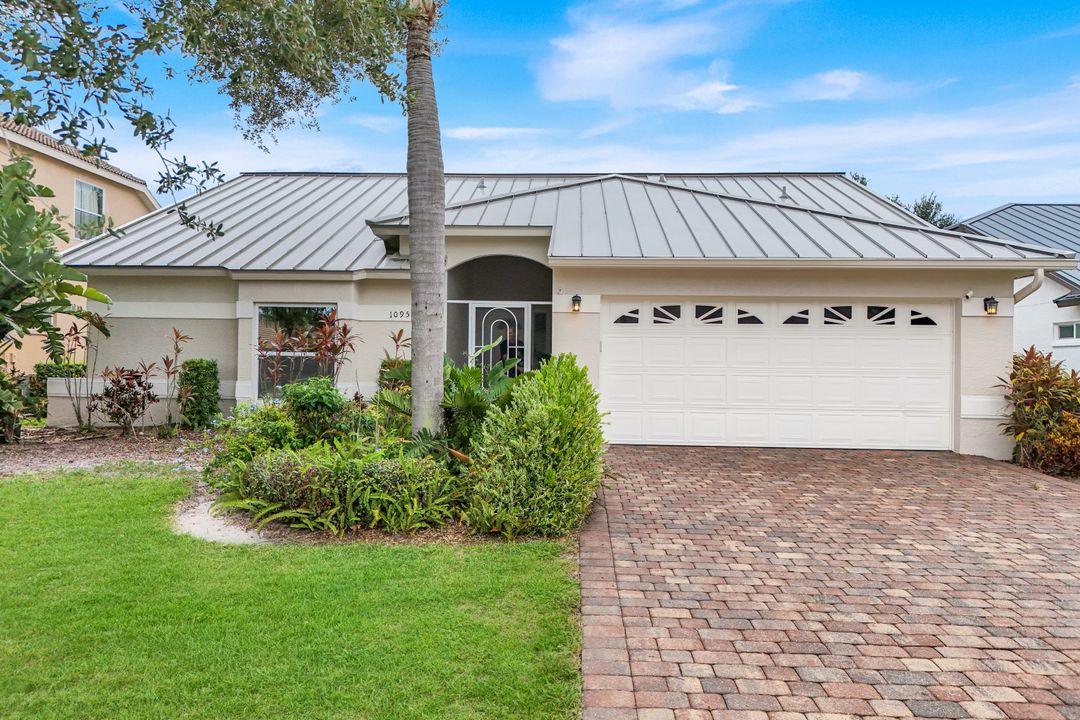 10951 Fieldfair Dr, Naples, FL 34119