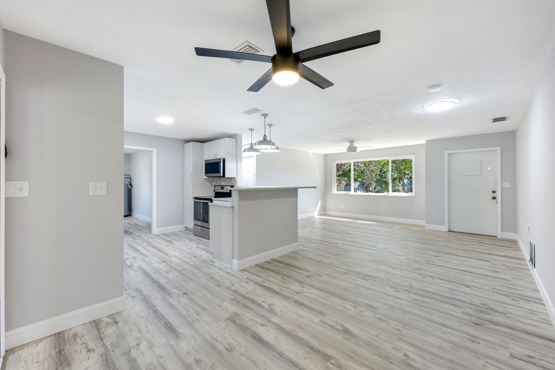 4862 Catalina Dr, Naples, FL 34112