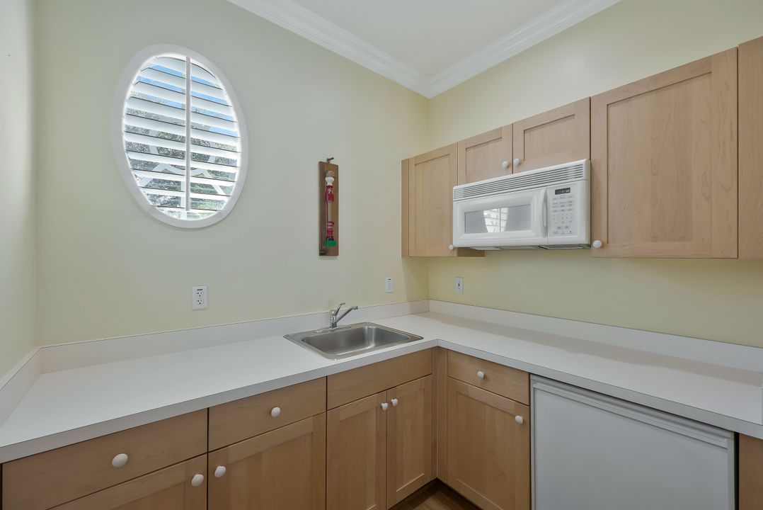 5058 Kensington High St, Naples, FL 34105