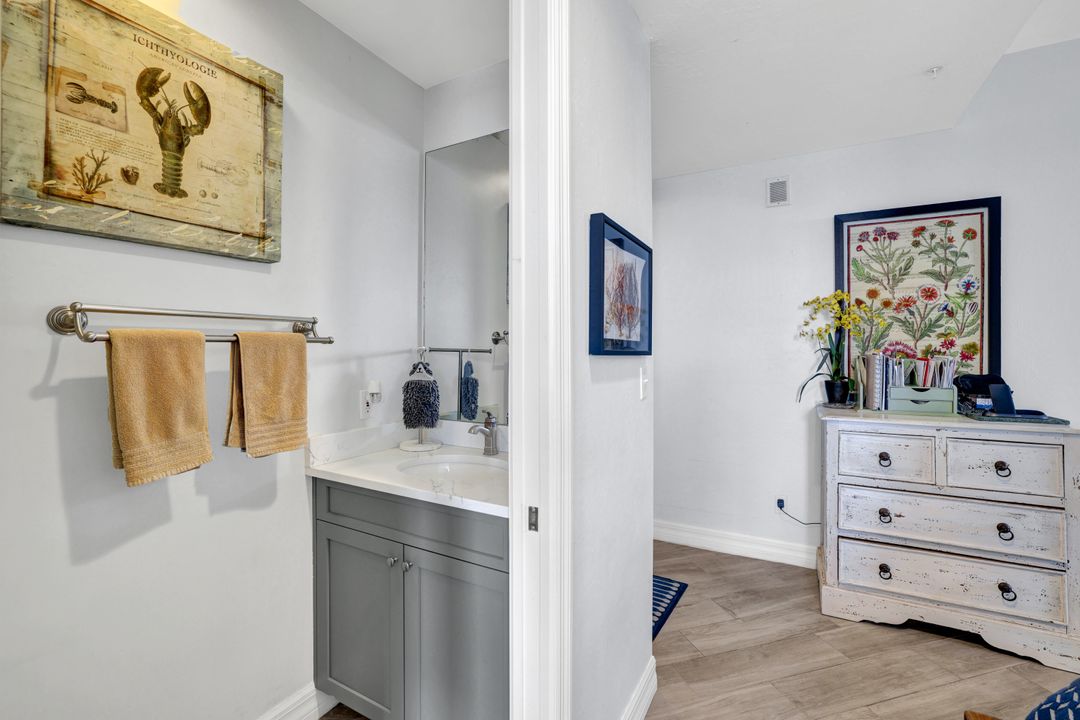 410 Flagship Dr #906, Naples, FL 34108
