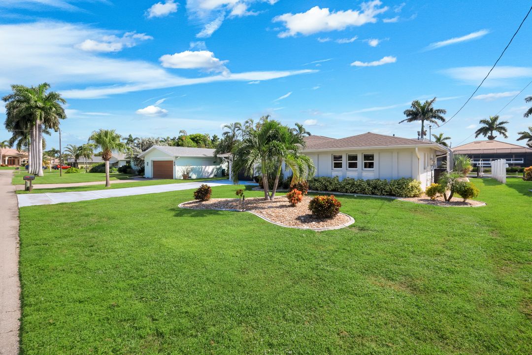5231 Skylark Ct, Cape Coral, FL 33904