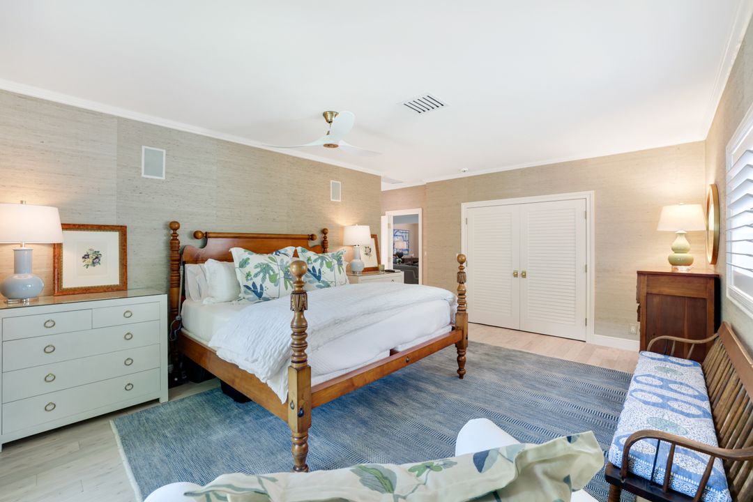 642 6th Ave N, Naples, FL 34102