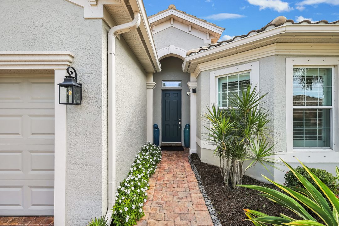 9065 Siesta Bay Dr, Naples, FL 34120