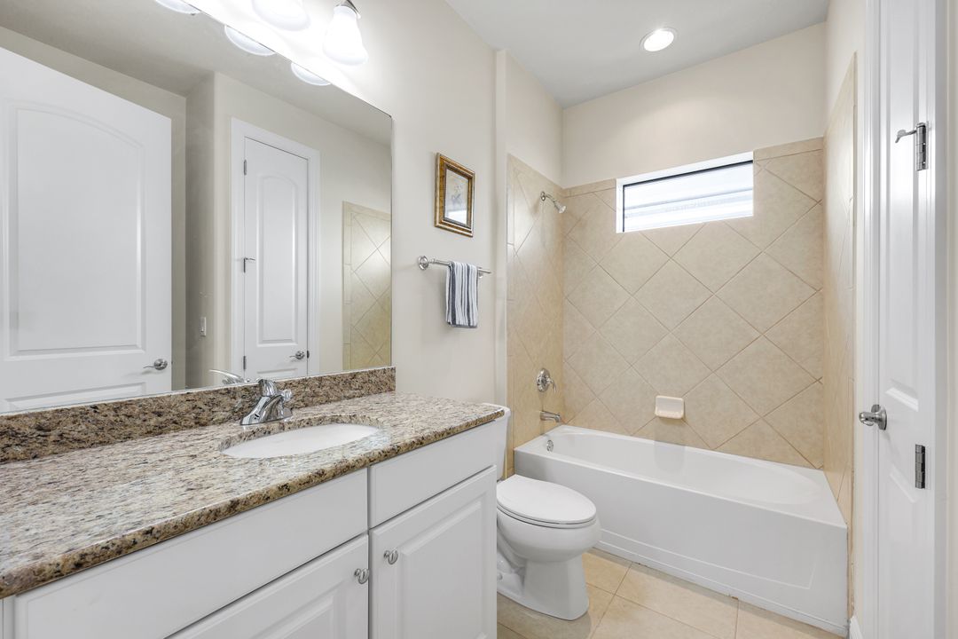 10101 Florence Cir, Naples, FL 34119