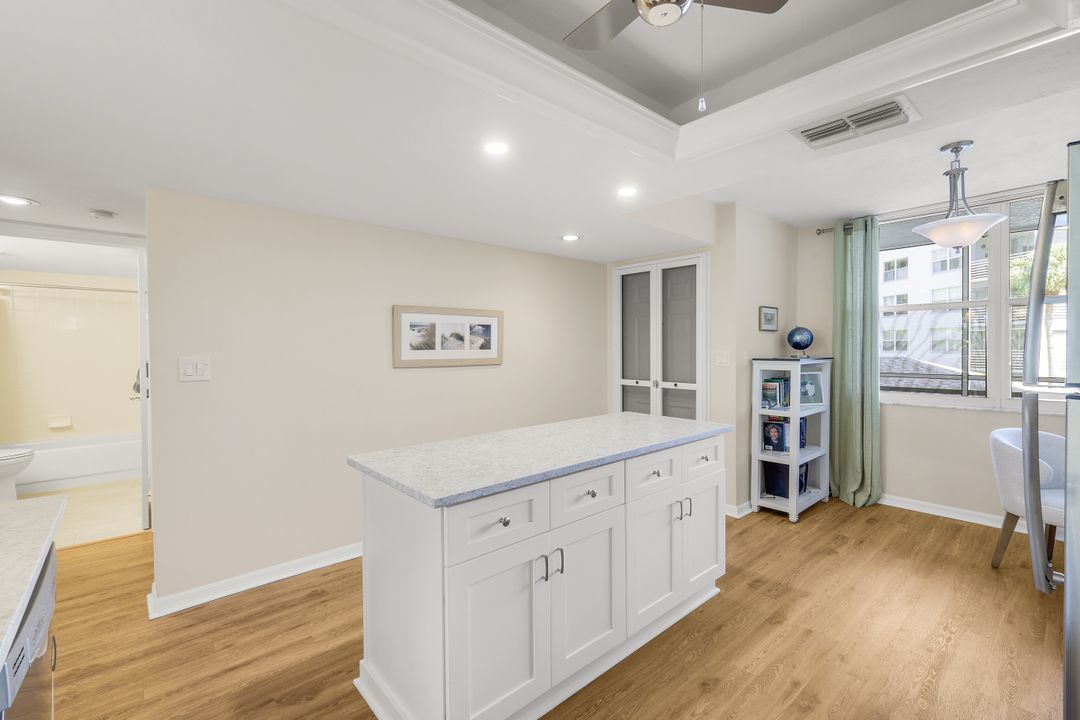 270 Naples Cove Dr #3205, Naples, FL 34110