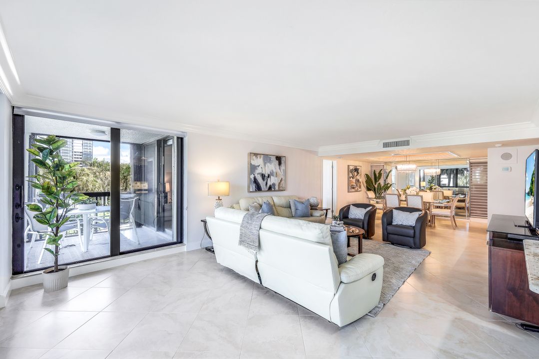 4551 Gulf Shore Blvd N  #301, Naples, FL 34103