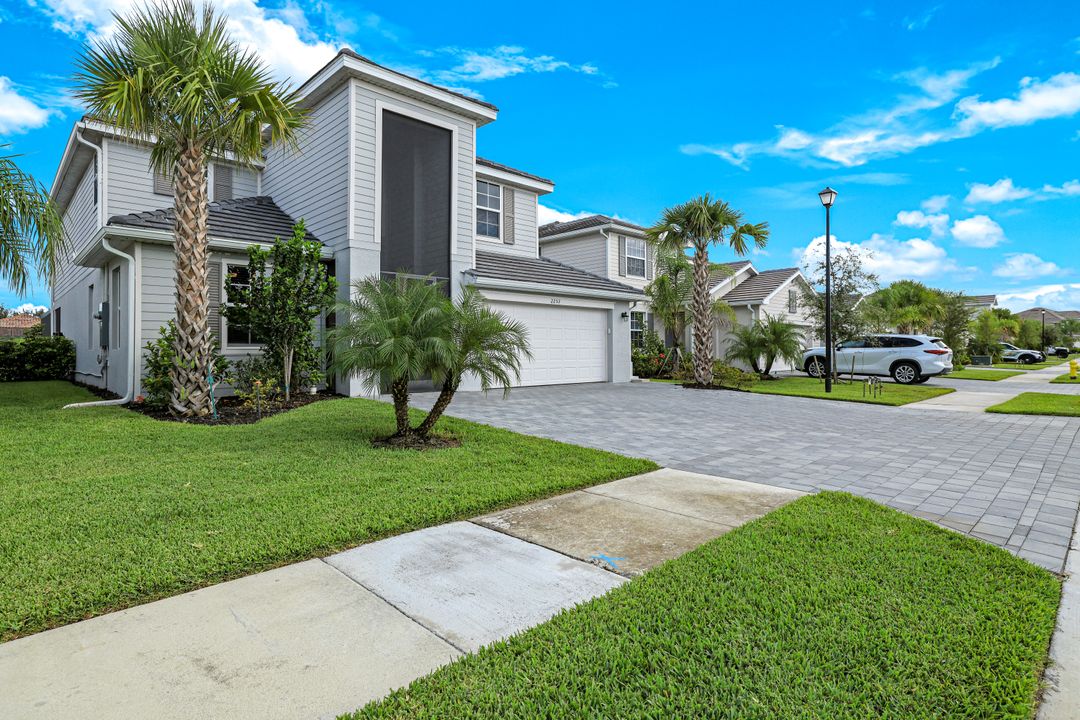 2253 Avocado Ln, Naples, FL 34120