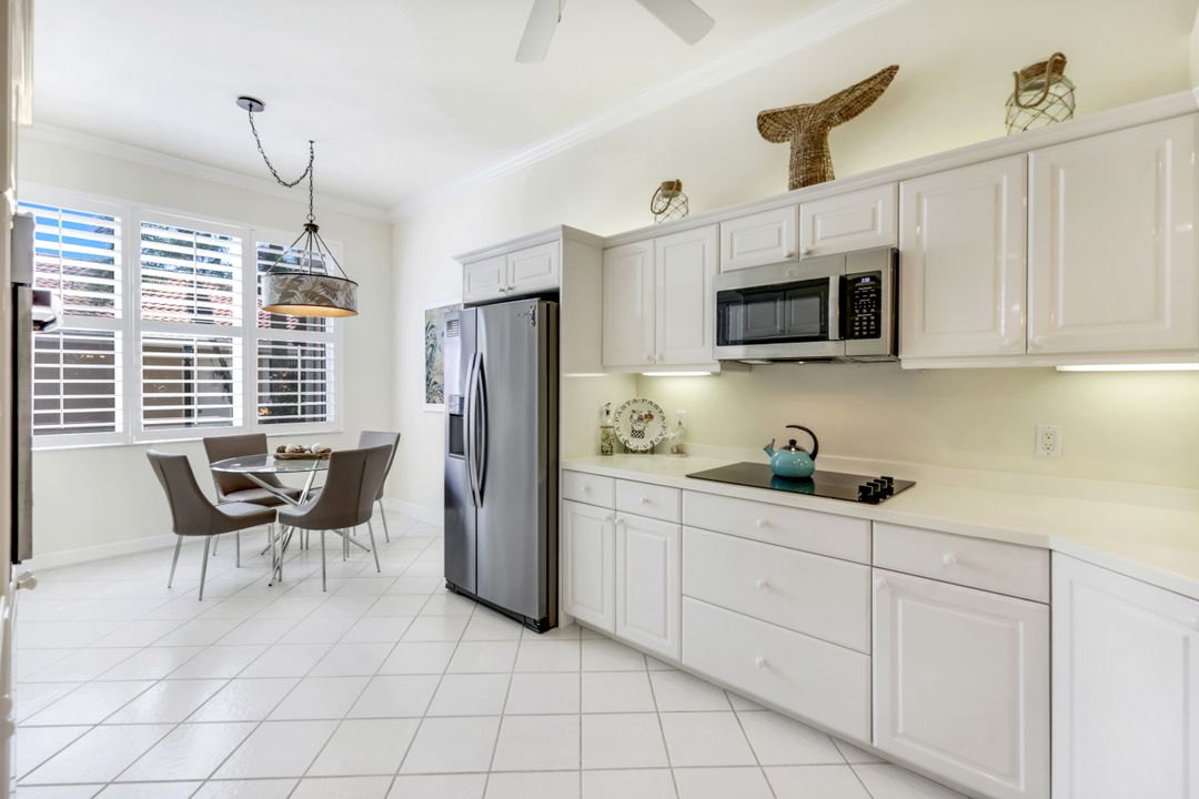 2365 Hidden Lake Dr #9, Naples, FL 34112