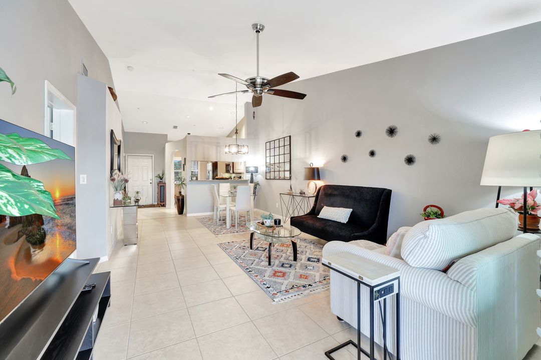 6270 Huntington Lakes Cir #204, Naples, FL 34119