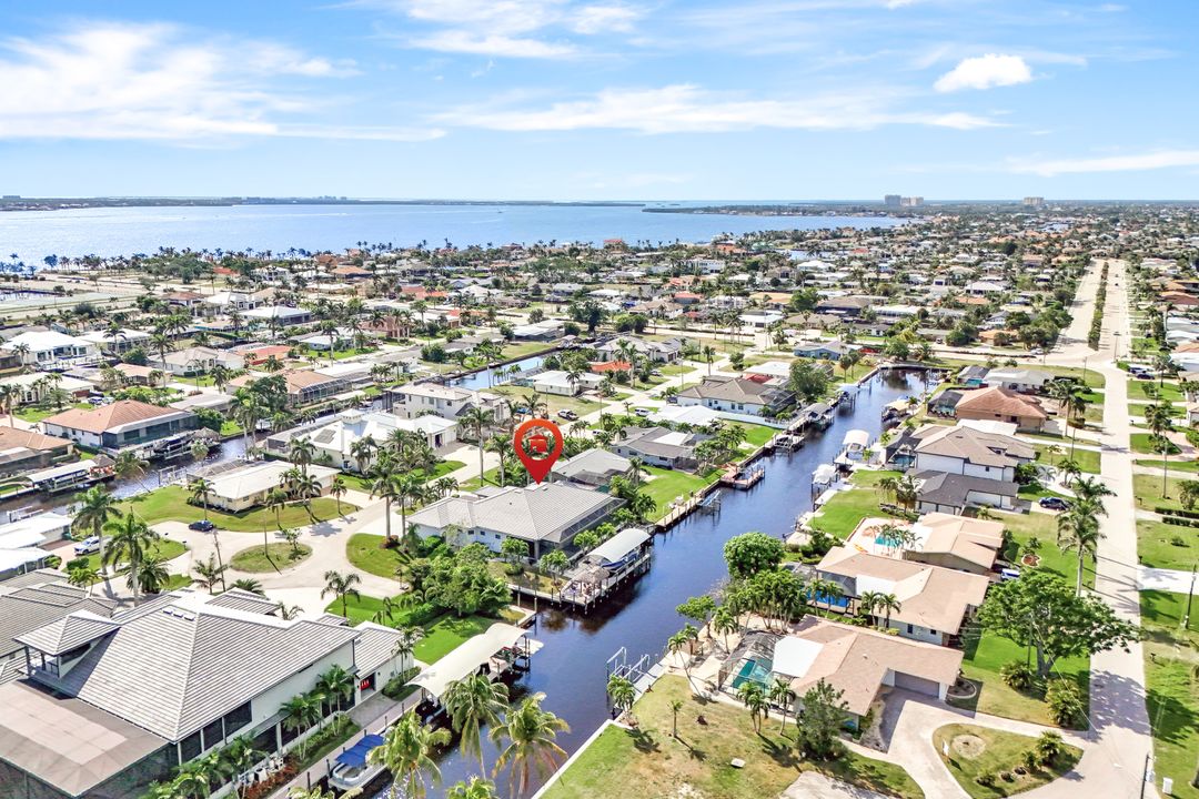 1135 Lorraine Ct, Cape Coral, FL 33904