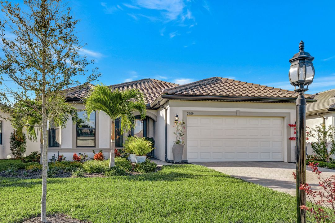 20410 Pebble Gln Dr, Estero, FL 33928