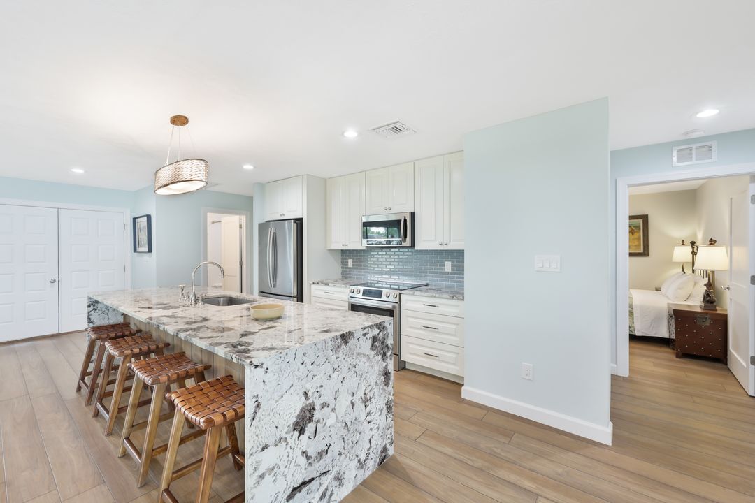 2218 Kings Lake Blvd, Naples, FL 34112