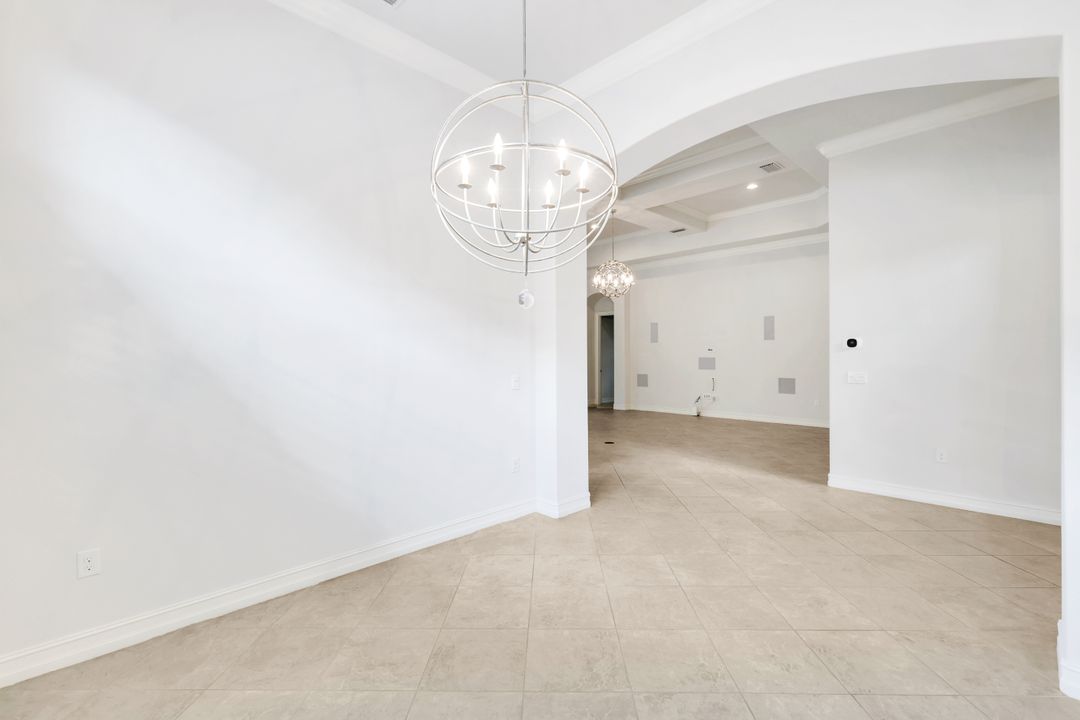 6419 Vivaldi Ct, Naples, FL 34113