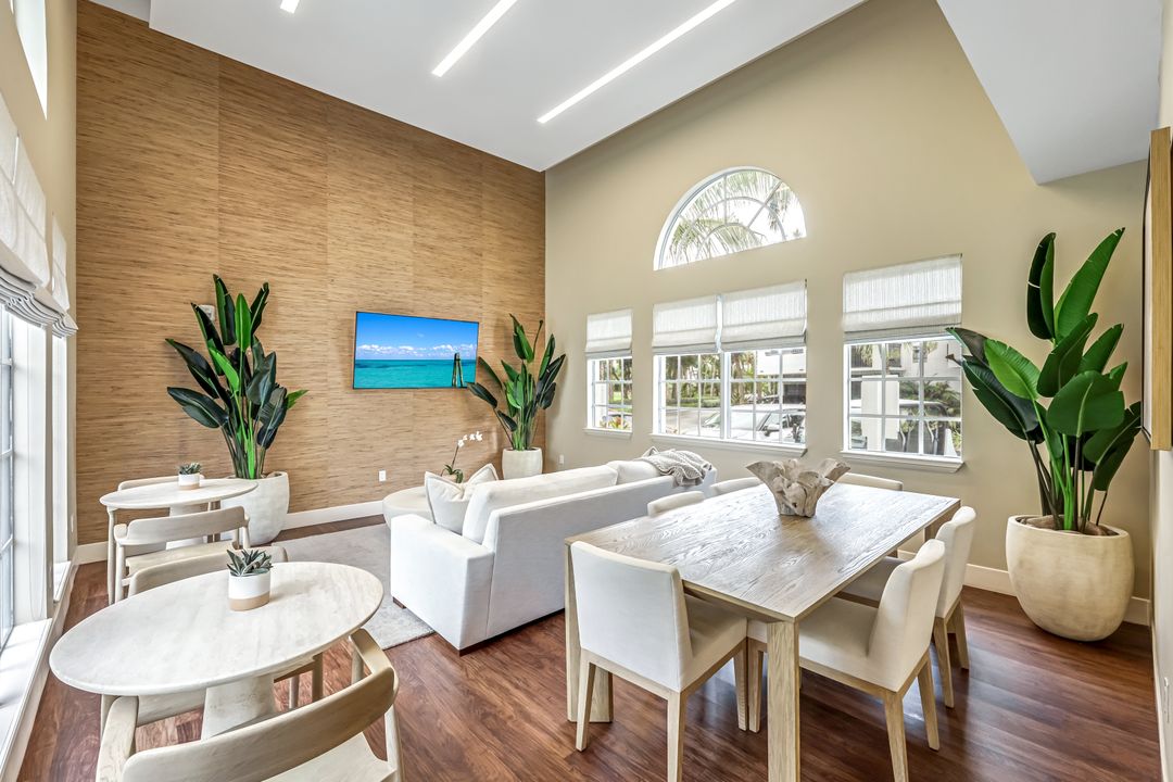 19680 E Country Club Dr, Miami, FL 33180