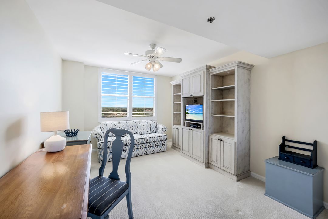 6585 Nicholas Blvd #905, Naples, FL 34108