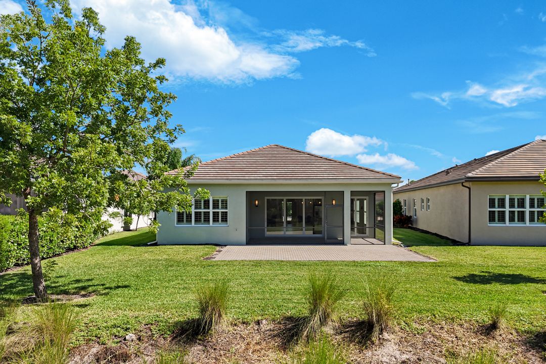 28564 Twain Dr, Bonita Springs, FL 34135