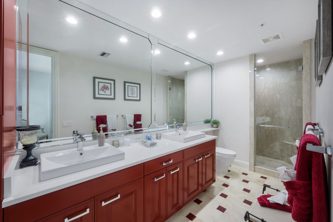 81 Seagate Dr, Naples, FL 34103