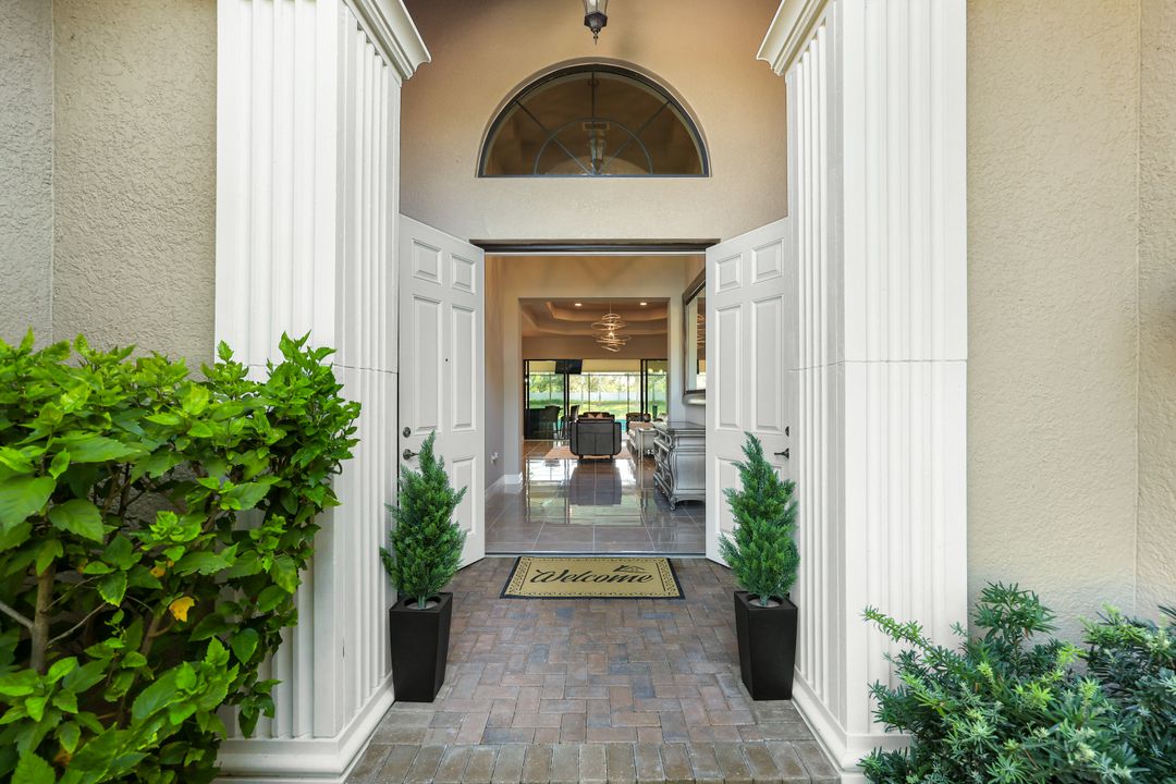 4394 Caldera Cir, Naples, FL 34119