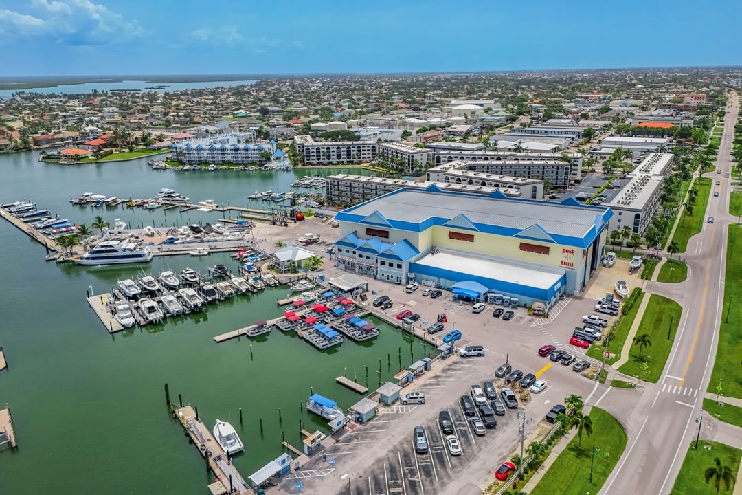 620 Rockport Ct, Marco Island, FL 34145