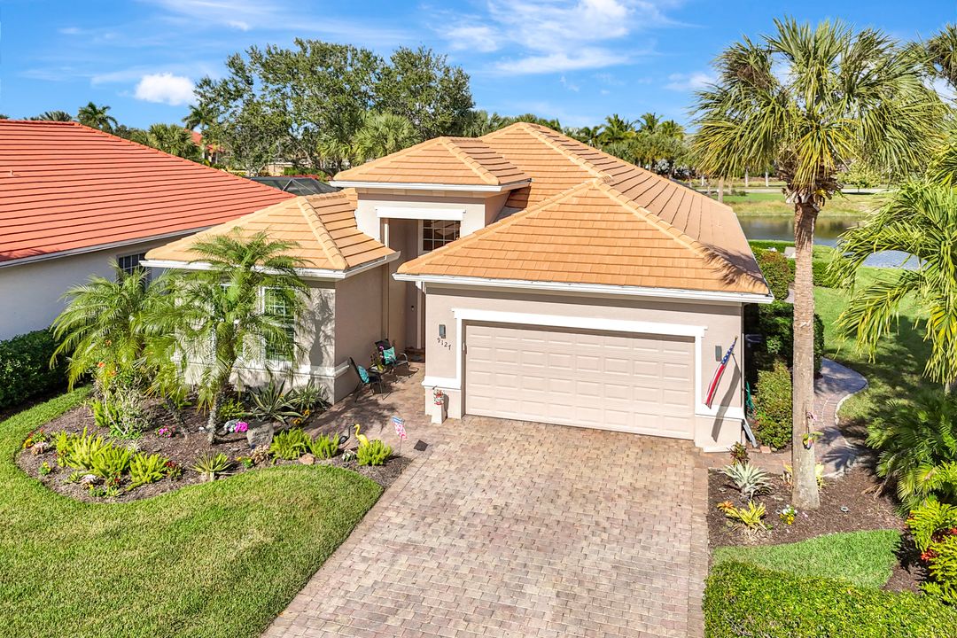 9127 Crystal Ct, Naples, FL 34120