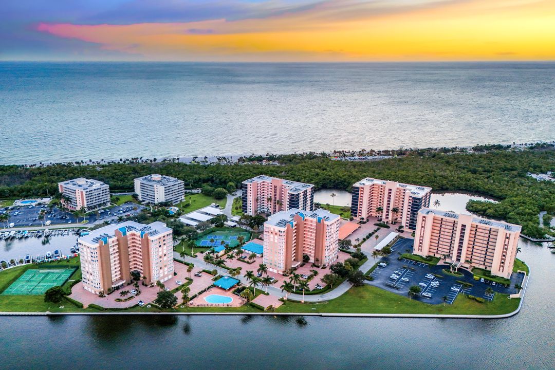 21 Bluebill Ave #1001, Naples, FL 34108