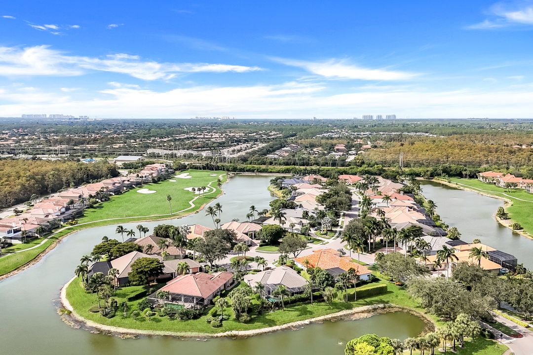 5926 Amberwood Dr, Naples, FL 34110