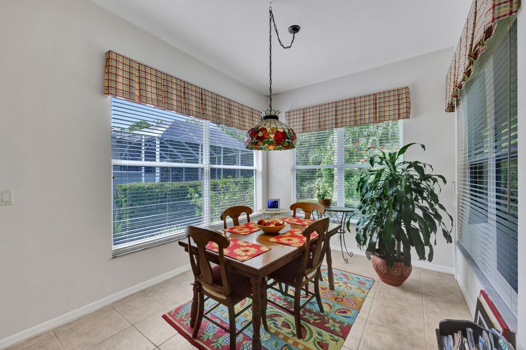 818 Grafton Ct, Naples, FL 34104